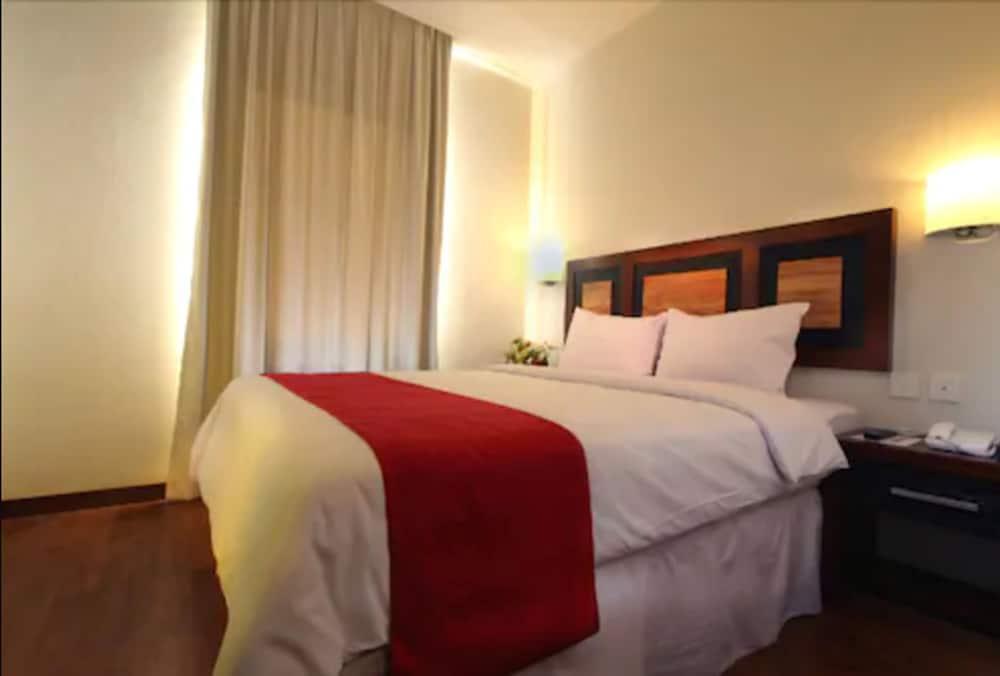 Lampion Hotel Solo ภายนอก รูปภาพ
