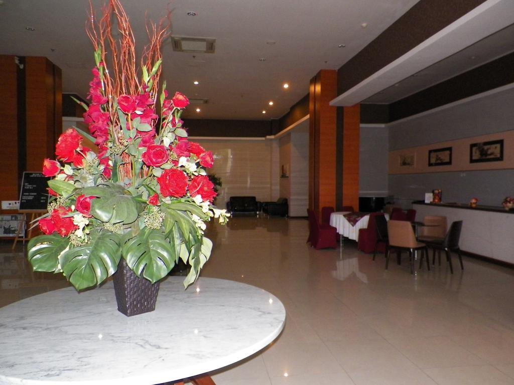 Lampion Hotel Solo ภายนอก รูปภาพ